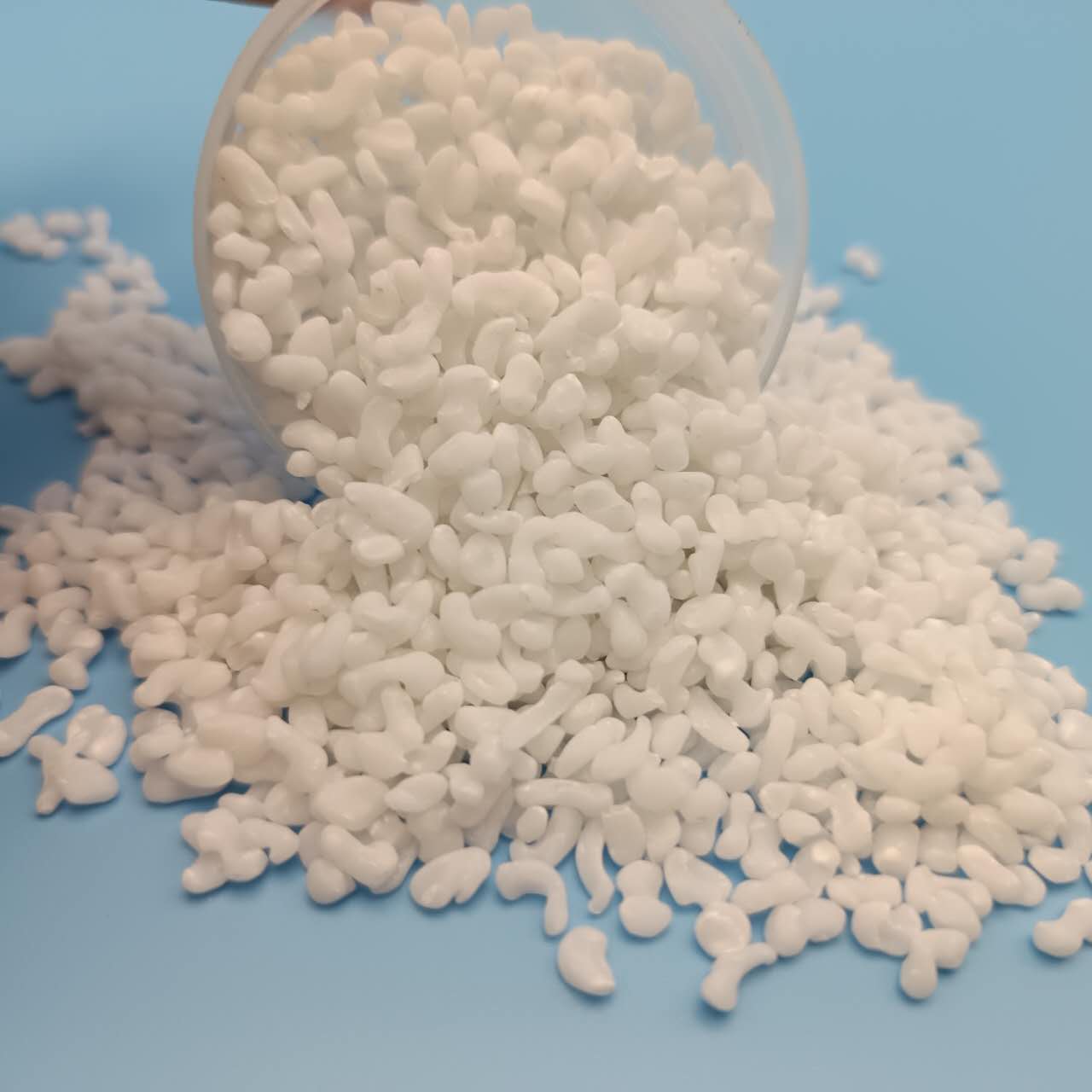 Sodium sulfate filled masterbatch