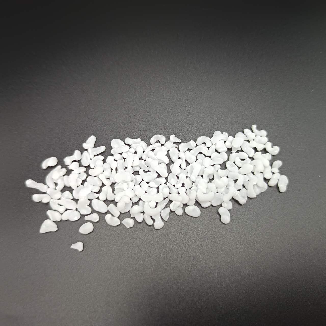 Sodium sulfate filled masterbatch