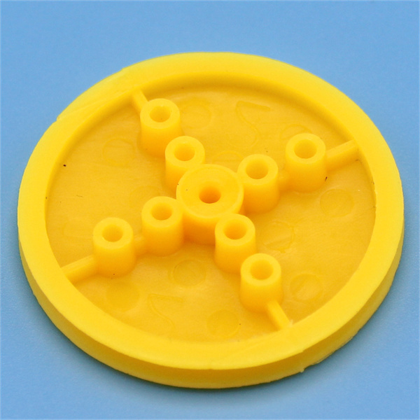 желтая форма для литья под давлением