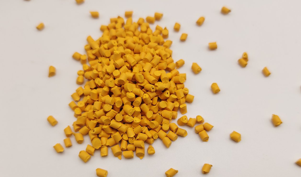 पीला मास्टरबैच